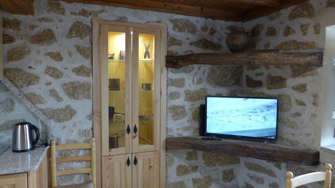 Casas Da Villa - Monsanto - Oliveira E Videira Relva  Esterno foto