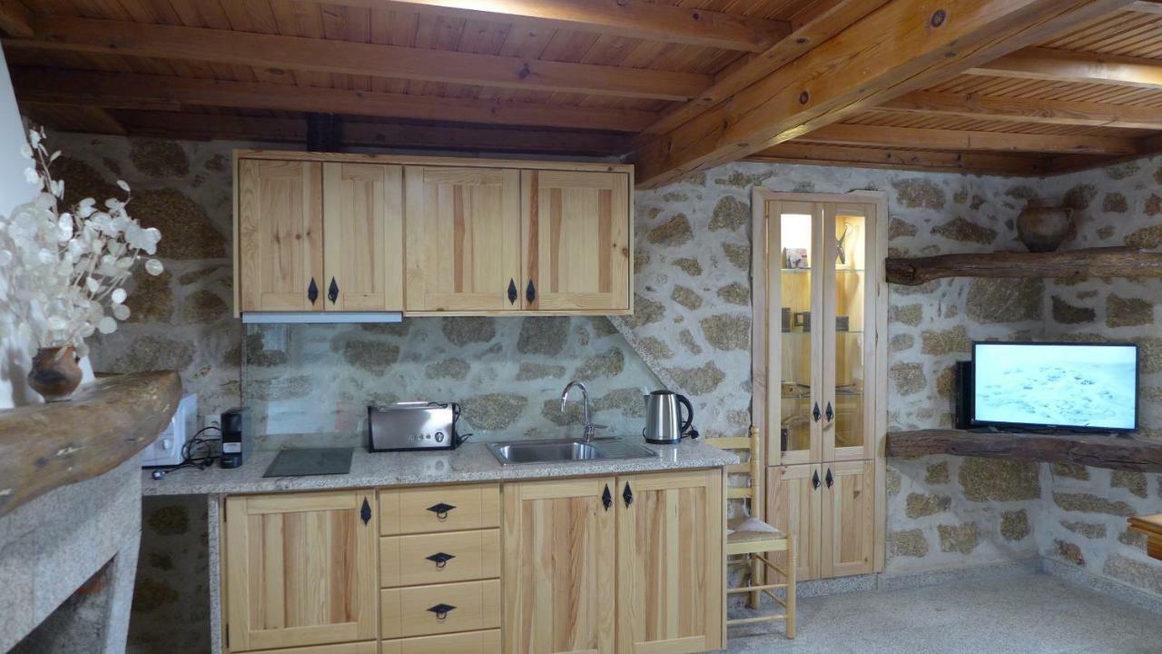 Casas Da Villa - Monsanto - Oliveira E Videira Relva  Esterno foto